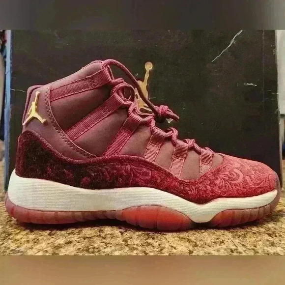 Jordan 11 Retro GG Heiress Velvet 2016 Grade School Size 4Y 852265-65 - Picture 4 of 11